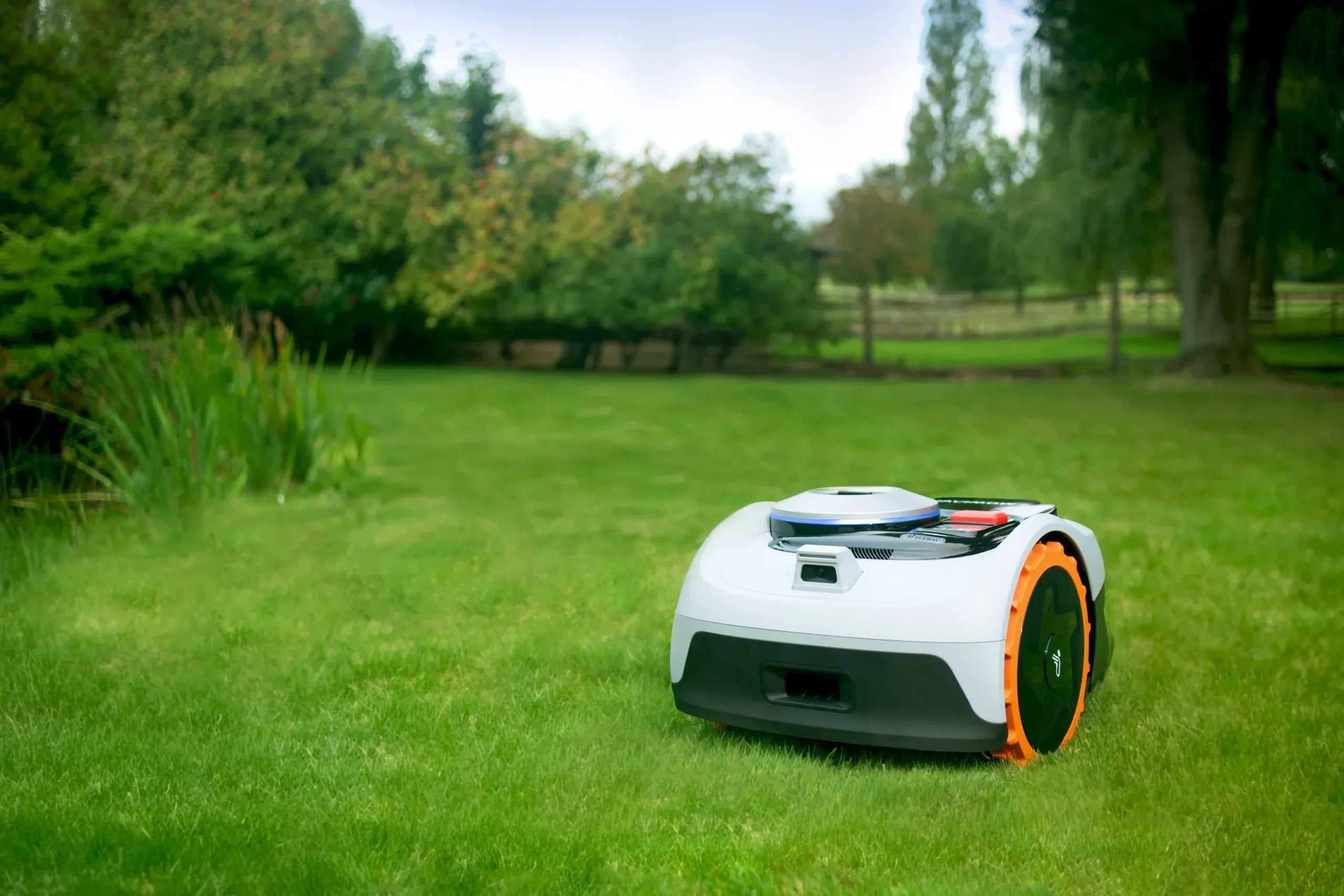 Robot-Cortacesped-sin-cables-perimetrales-Segway-Navimow-Serie-i-105E-500-m_C2_B2-Garaje-GRATIS-11-scaled-1 Robot-Cortacesped-sin-cables-perimetrales-Segway-Navimow-Serie-i-105E-500-m_C2_B2-Garaje-GRATIS-11-scaled-1